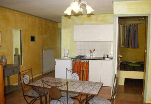 Sabran, Languedoc-Roussillon, Vacation Rental Apartment